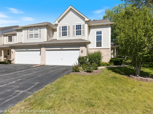 2325 Moonlight Ct, Aurora, IL 60503