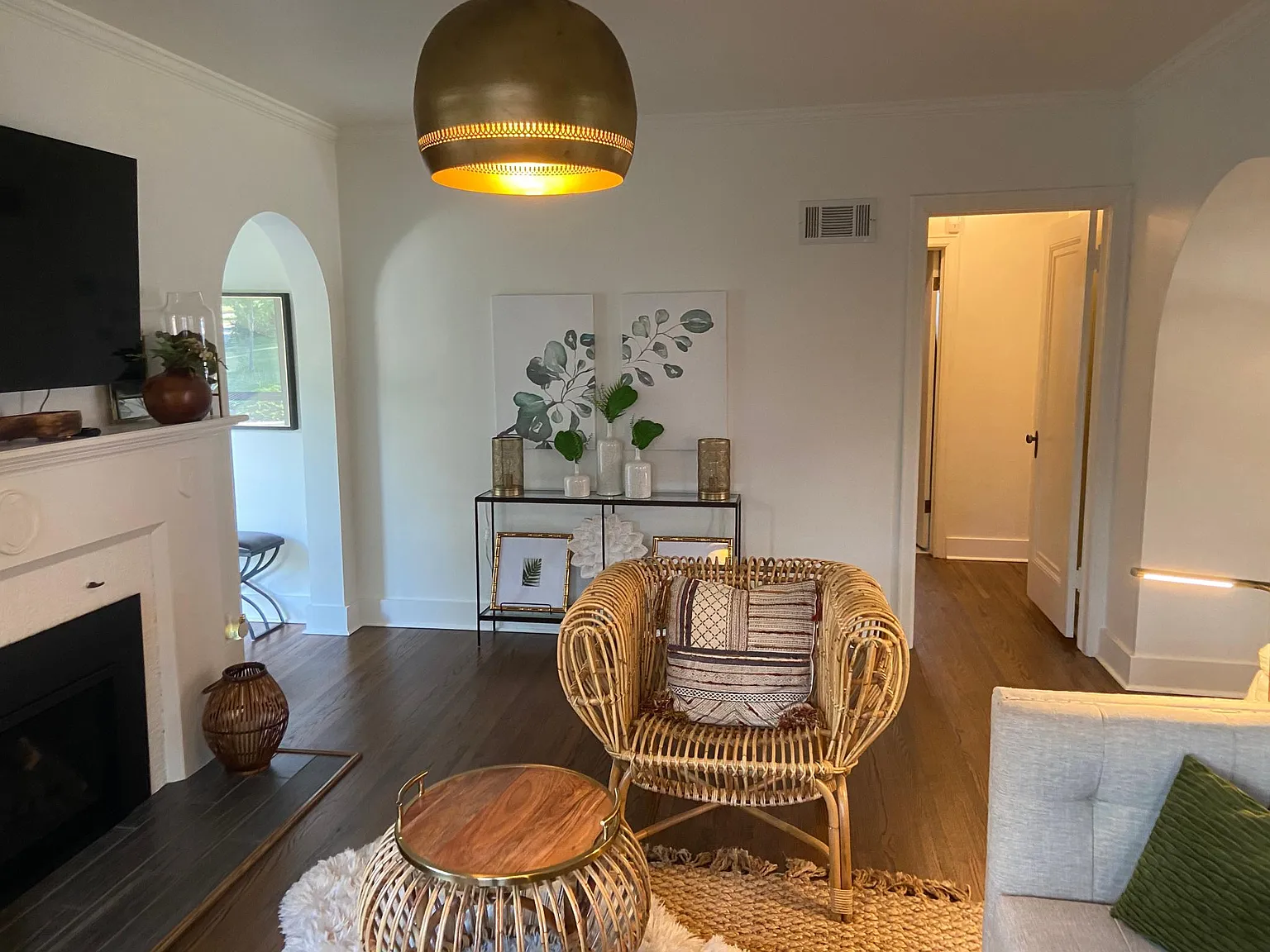 247 N Parkwood Ln — Photo 2
