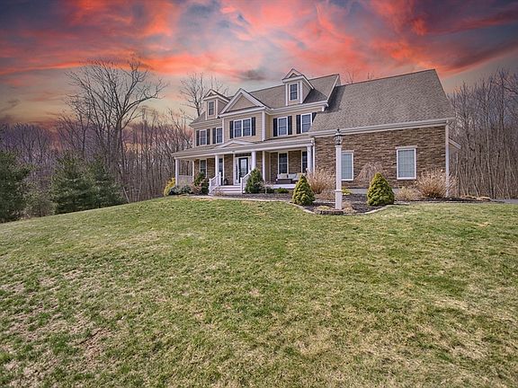 2nd image of 20 Hunters Ridge Way