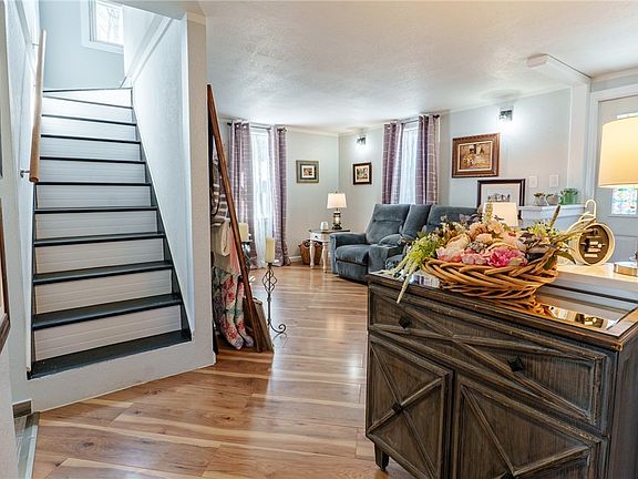 5th image of 16 Jefferson Ct