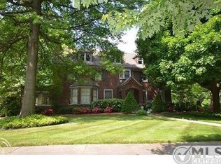 425 Washington Rd, Grosse Pointe, MI 48230
