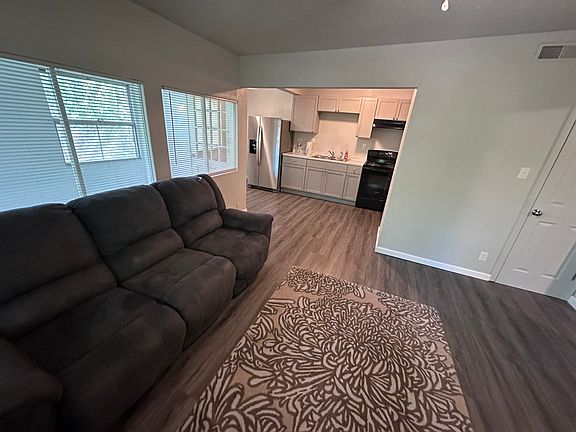 4th image of 898 Mountain Trl APT C