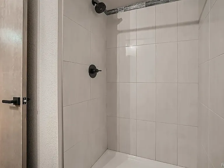 3308 Curtis St — Photo 17