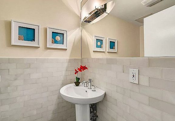 4th image of 234 W 20th St APT 1A