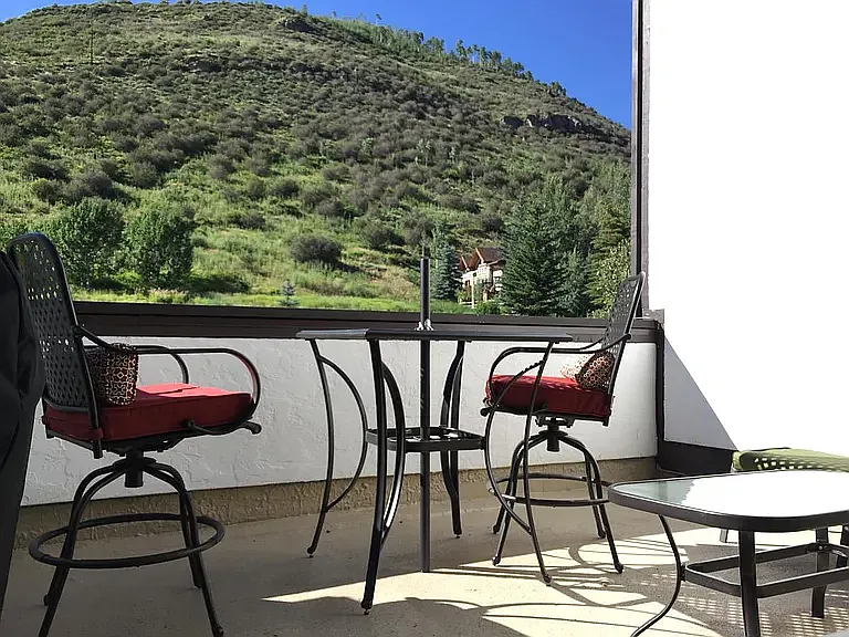 1 bed, 715 sqft, $2,650 — Photo 3