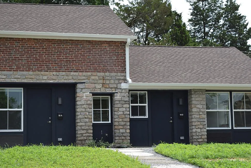 Entry - 19 Rutland St #B