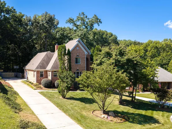 1057 Harbor Crest Dr, Soddy Daisy, TN 37379