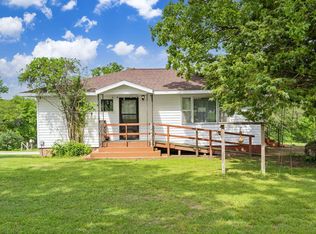 8787 Thornhill Dr, Mountain Grove, MO 65711