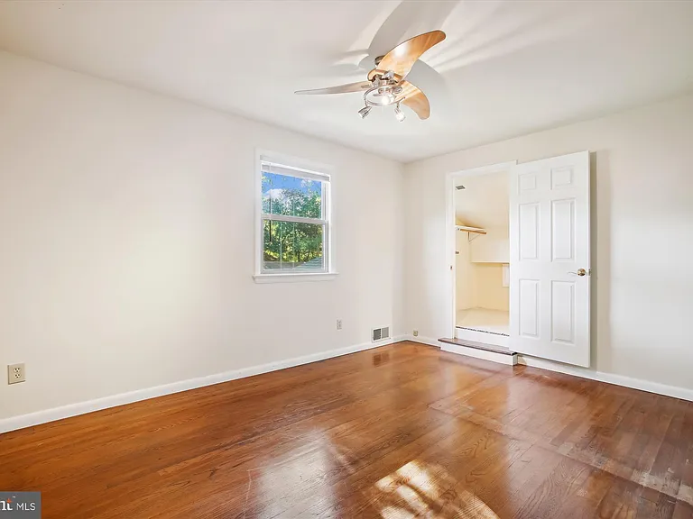 8509 Cyrus Pl — Photo 24
