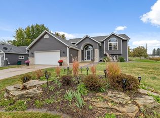 300 7th St SW, Plainview, MN 55964