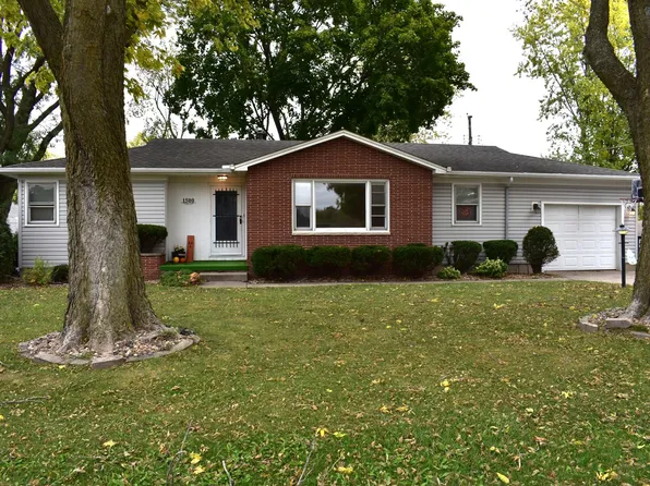1500 Manhattan Dr, Streator, IL 61364