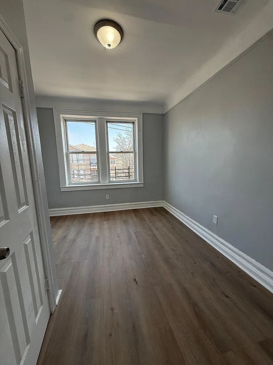 Building Photo - 729 S 13th St #2F