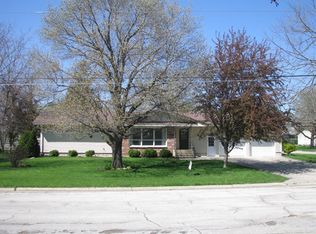 820 1st St SW, Britt, IA 50423