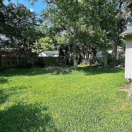 3rd image of 1137 W 27th St