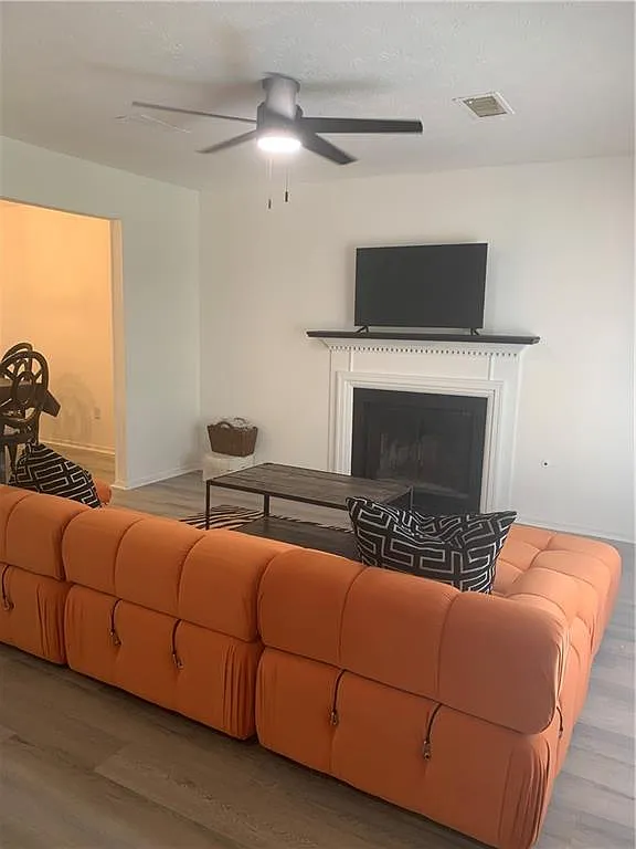 3 bed, 2.5 bath, 1248 sqft, $2,000 — Photo 4