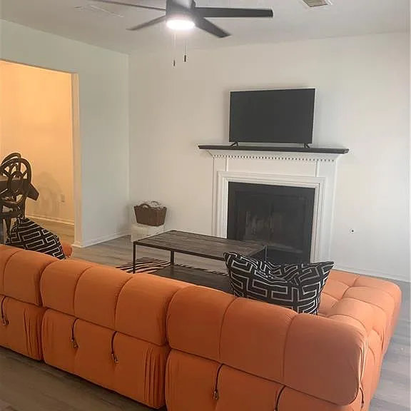 6182 Saint Charles Ct — Photo 4
