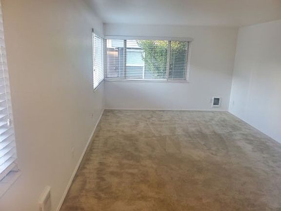 3rd image of 4040 8th Ave NE APT 105