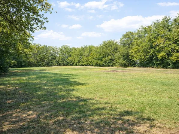 511 Rogers Rd, Newark, TX 76071