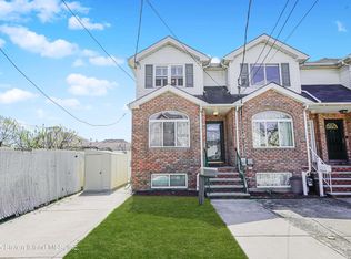 8 Cedar Ave, Staten Island, NY 10305