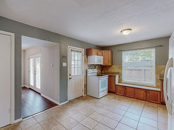 5th image of 13818 Methuen Green Ln