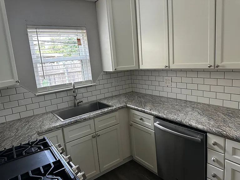 3018 Gardenia Dr — Photo 6