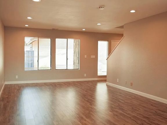 5th image of 109 Sunset Ave