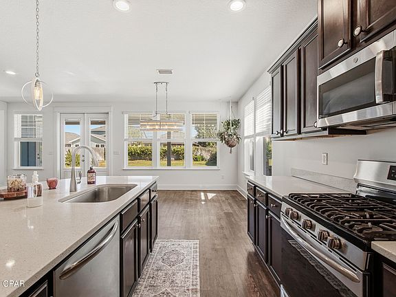 5th image of 1812 Daffodil St