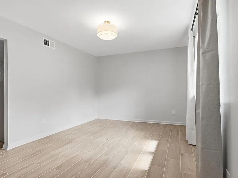6182 Milne Blvd — Photo 10