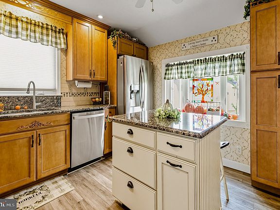 3rd image of 331 Dearborne Ave