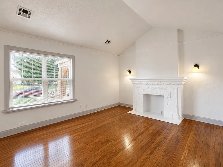 941 East Dr — Photo 4