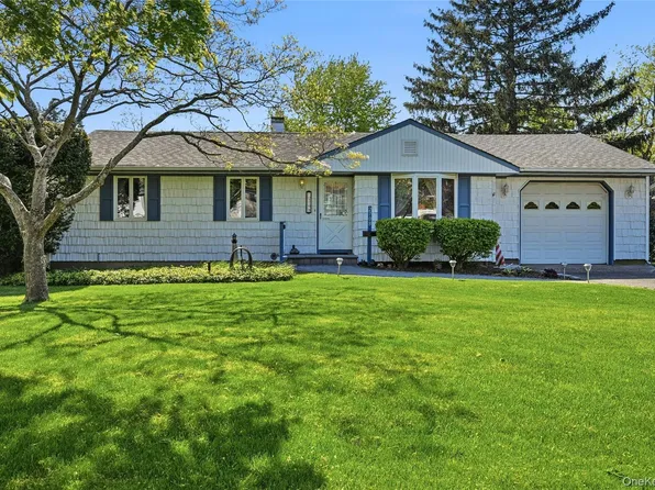 2708 Gull Avenue, Medford, NY 11763