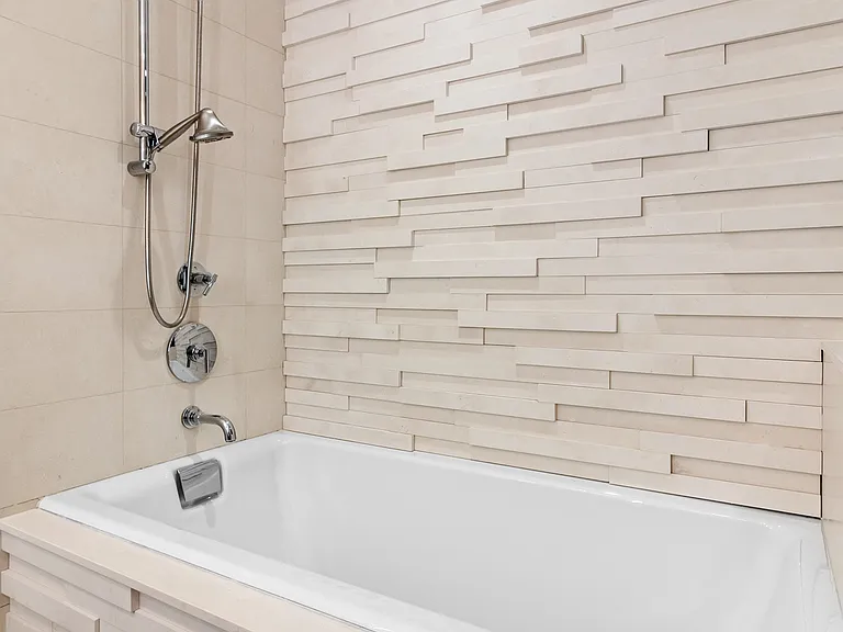 100 W 18th St #5C — Photo 14