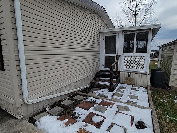 3rd image of 107 Oak Knoll Est