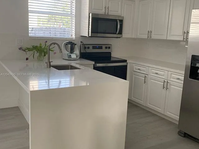 3 bed, 2.5 bath, $3,850 — Photo 2