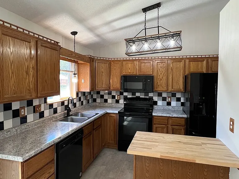 549 Hanover Dr — Photo 6