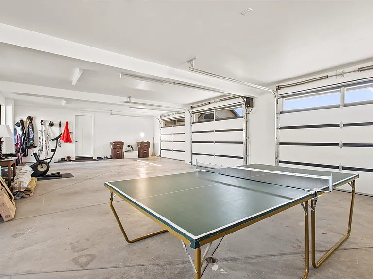 110 Bowles Dr — Photo 23