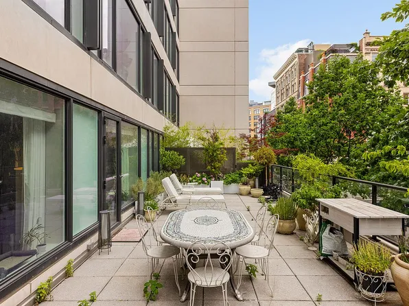 450 Washington St #218, New York, NY 10013
