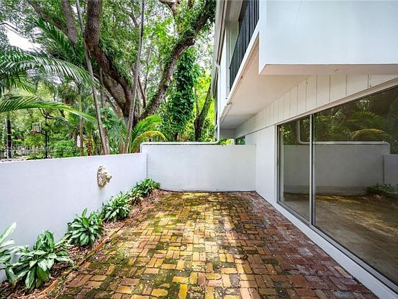 3rd image of 3501 Loquat Ave #3501