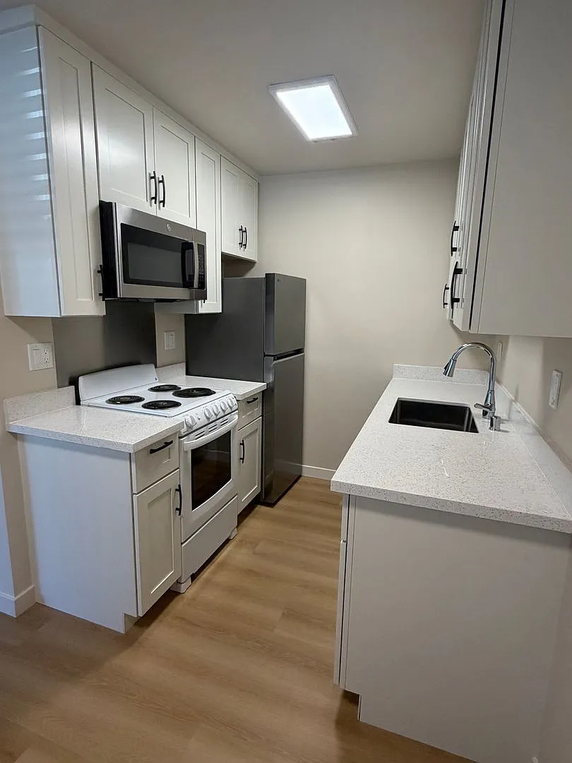 Carmel Ave 758 (10) — Photo 1