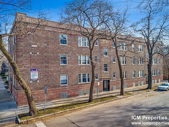 4th image of 1869 W Cornelia Ave #2