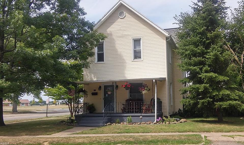 1st image of 233 1st St W