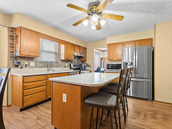 2nd image of 530 Tall Oaks Dr