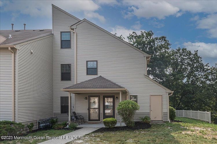 1st image of 311 Larkspur Ln