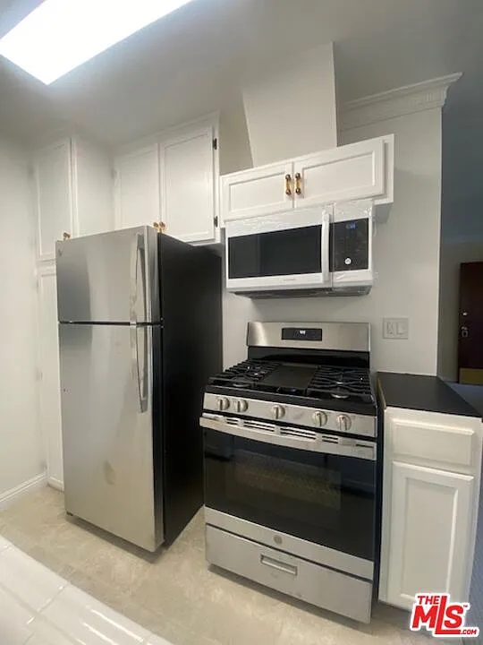 1 bed, 1.0 bath, $2,400 — Photo 3