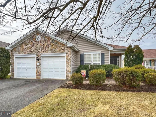 7 Vandevere Ln, Columbus, NJ 08022