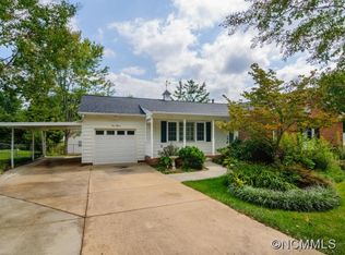 111 Castlerock Dr, Asheville, NC 28806