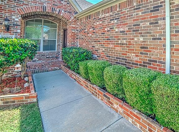 4th image of 10261 Benwick Dr