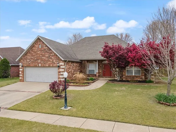 4658 N Stonewall Xing, Fayetteville, AR 72764