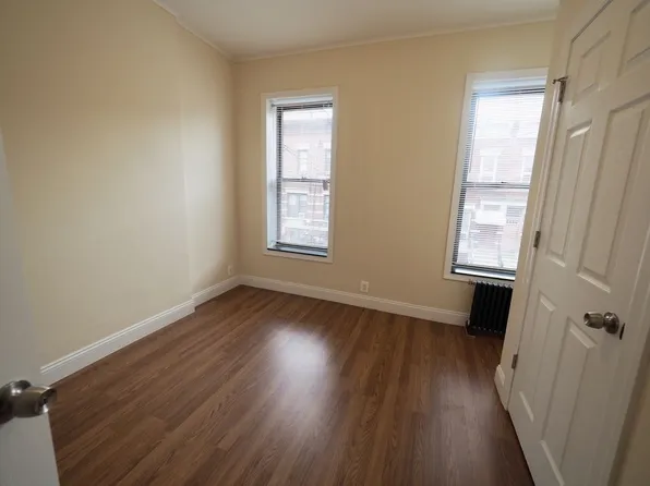 25-45 18th Street image 7 of 26