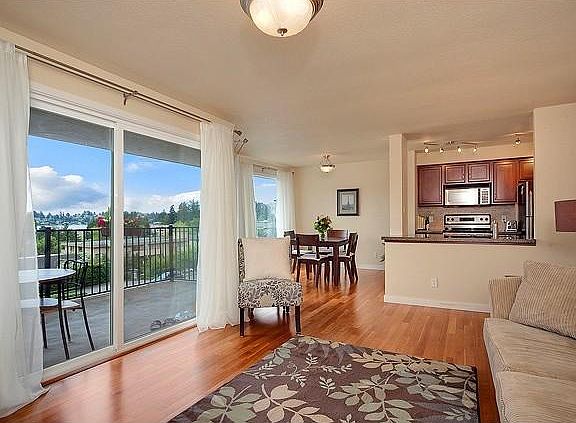 4th image of 430 Bellevue Way SE APT 204